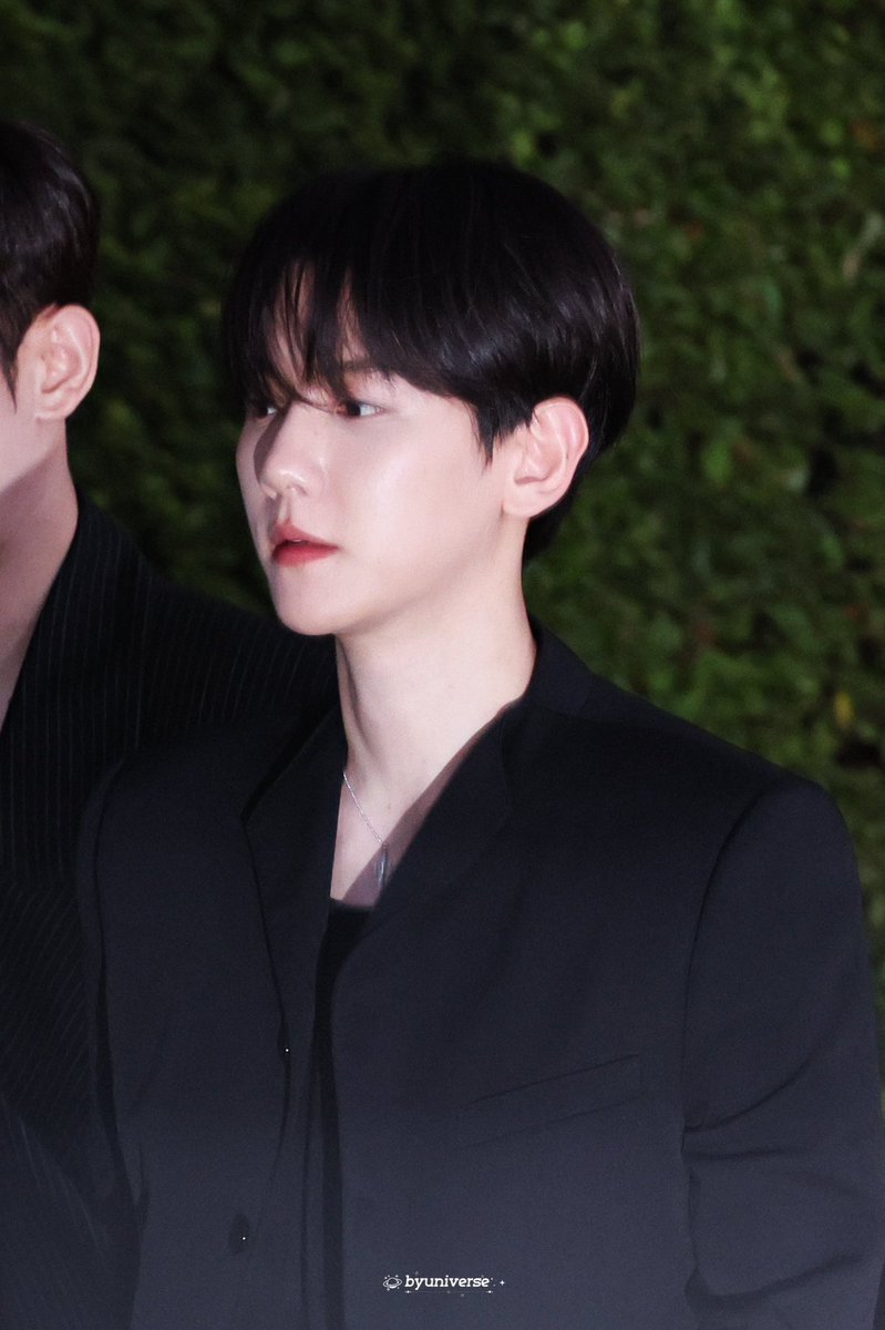 puppy__bh's tweet photo. 근데 진짜 빌보드 백현은 뭐지,,
얼굴도 수트핏도 ㄹㅈㄷ라 봐도봐도 경이롭다,, https://t.co/YETZf5gOlp