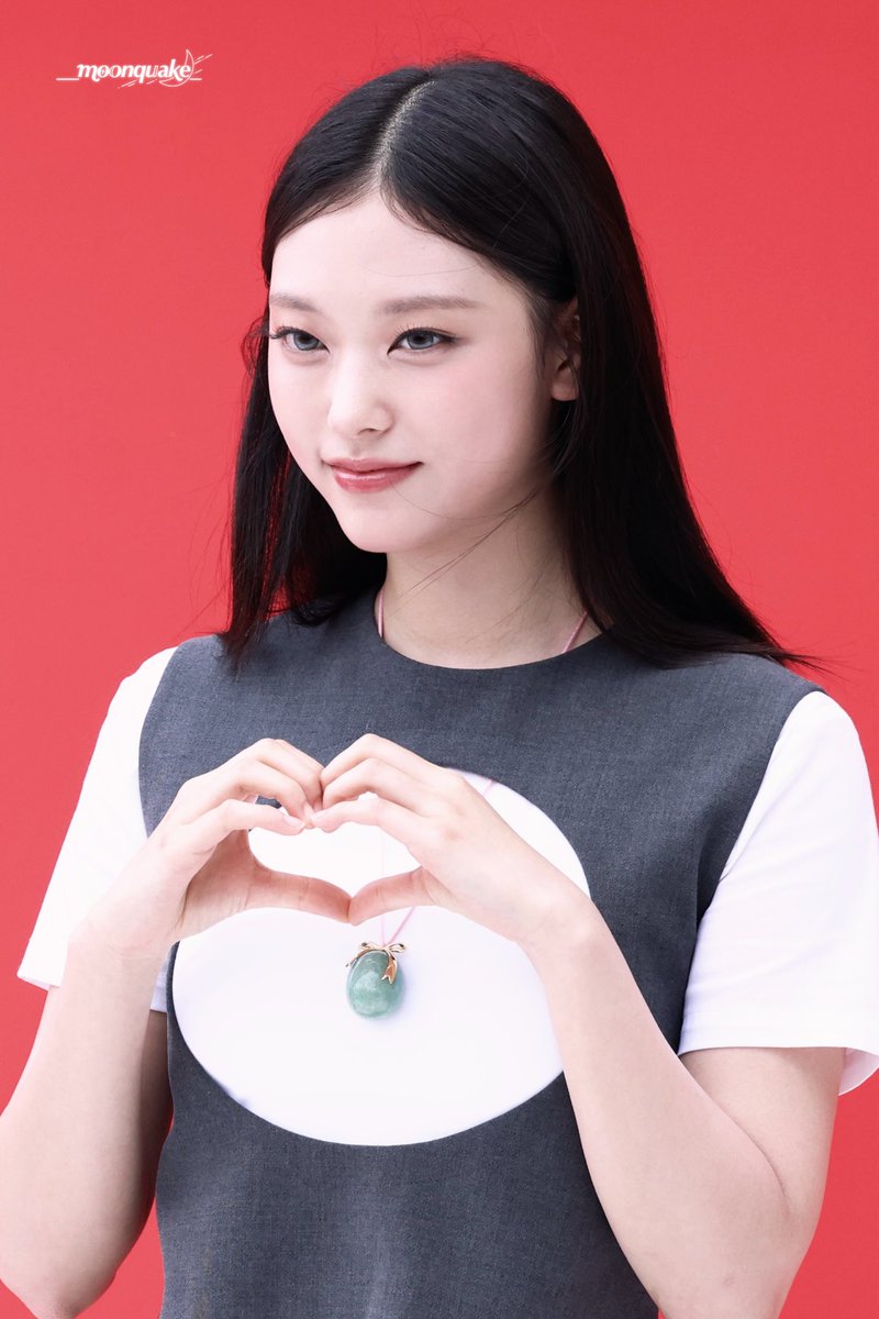 240801
😼
🫶

#해린 #Haerin #ヘリン