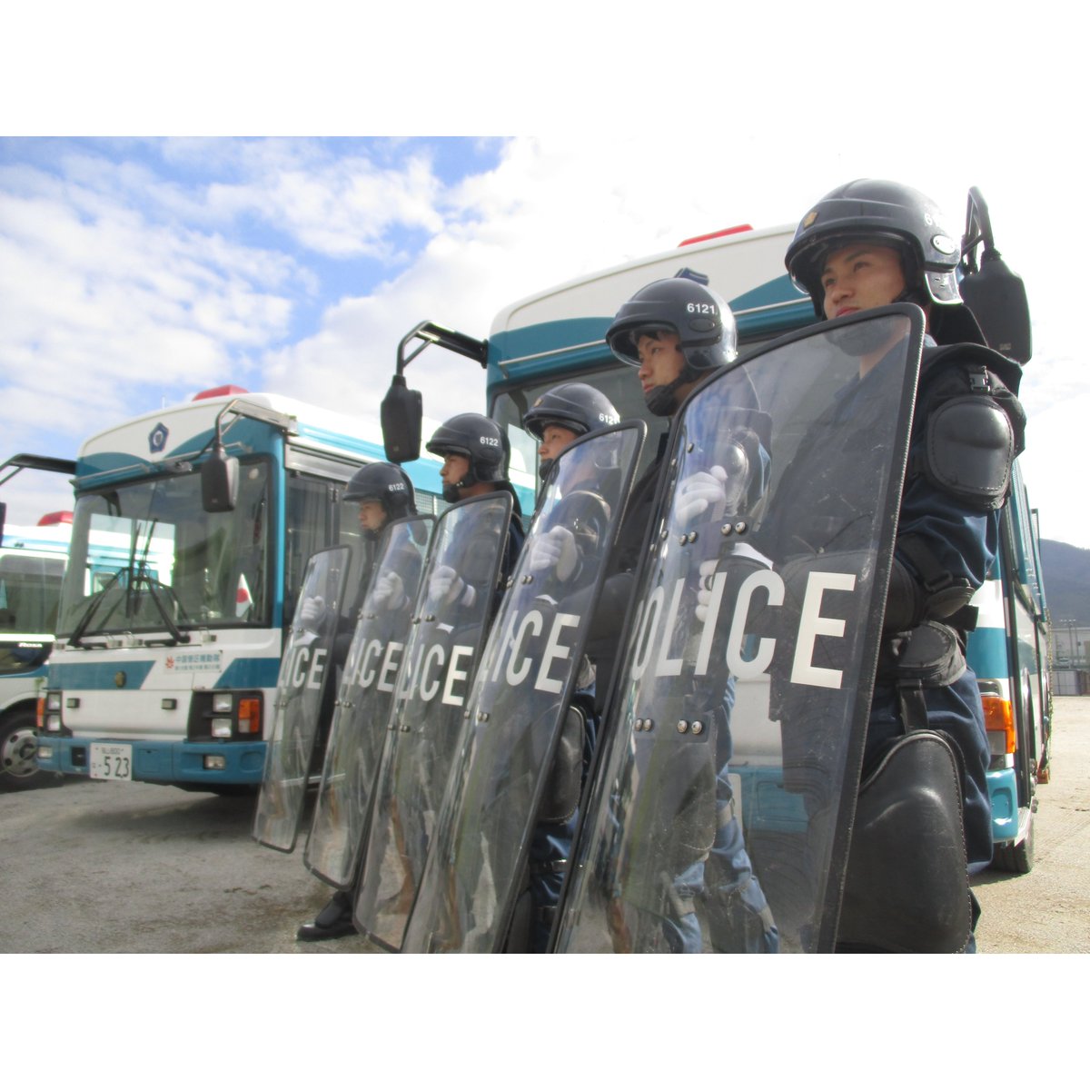 広島県警察職業体験in2025を開催

警察学校に一泊して
ここでしかできない警察のリアルな体験
やってみませんか？

応募資格や申し込み方法をよく確認した上で、
ぜひ、応募してくださいね！

詳細は広島県警察就職説明会予定
pref.hiroshima.lg.jp/site/saiyou/se…
をご確認ください。
【#警務課】#広島県警察