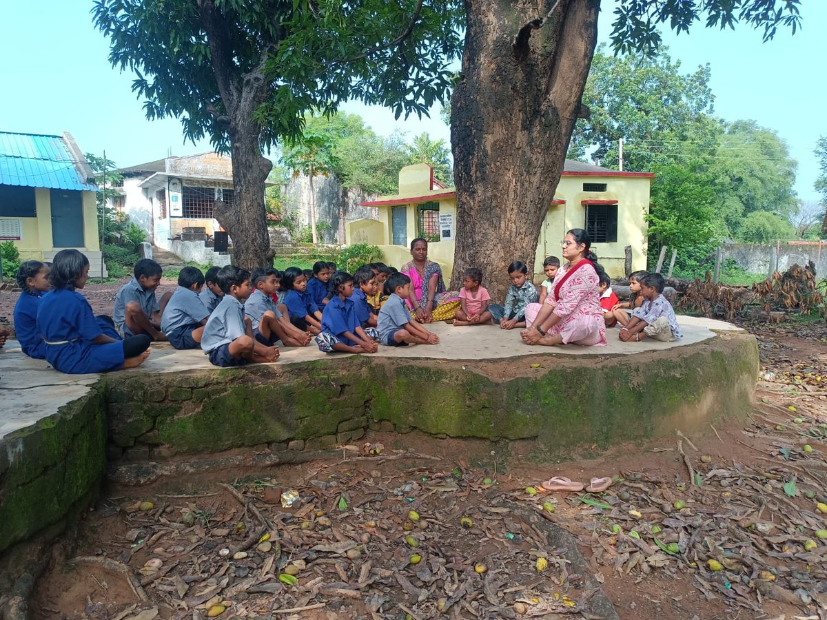 ABPBhamragad's tweet photo. #Bhamragad तालुक्यातील विविध शाळांमध्ये "एक पृथ्वी, एक आरोग्य" या संकल्पनेतून योग दिन उत्साहात साजरा करण्यात आला!
विद्यार्थ्यांनी योगाभ्यास, प्राणायाम आणि सामूहिक ध्यानाच्या माध्यमातून शारीरिक व मानसिक आरोग्याचा संदेश दिला.

#InternationalYogaDay
#OneEarthOneHealth https://t.co/ywylc3DhZC