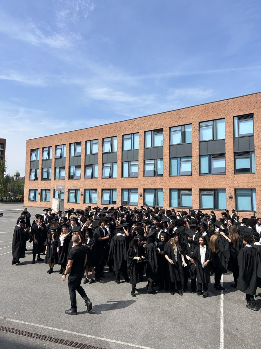gorse_ruth's tweet image. 📢🫂🥹Good bye Year 11! We're so proud of all you have achieved! #prous #year11 #GCSE #graduation #daretoachieve