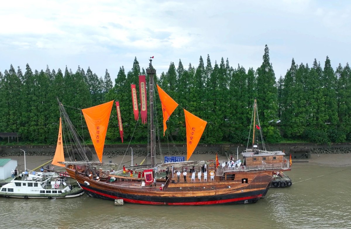 A majestic Zheng He Treasure Ship is now exhibited in #Taicang's Liuhe town! Measuring 35.18m long, 7.2m wide, with a 25m mainmast and 230-metric-ton displacement, this is China's only ocean-ready, three-masted replica sailboat, crafted over three years by national heritage