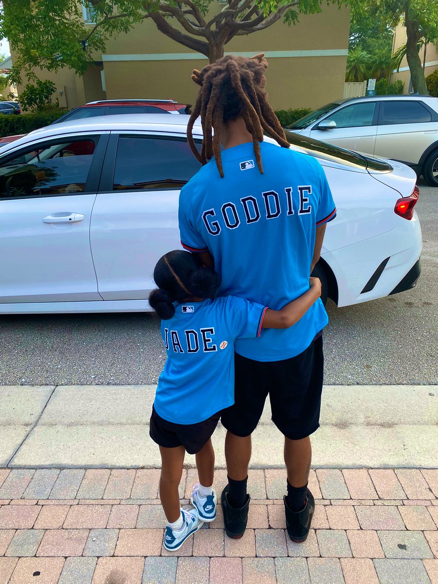 NewEra_Global1's tweet image. sh’t ain’t the same no more just protect who you Love ❤️‍🩹🦈💎 #threethree #turn #uno