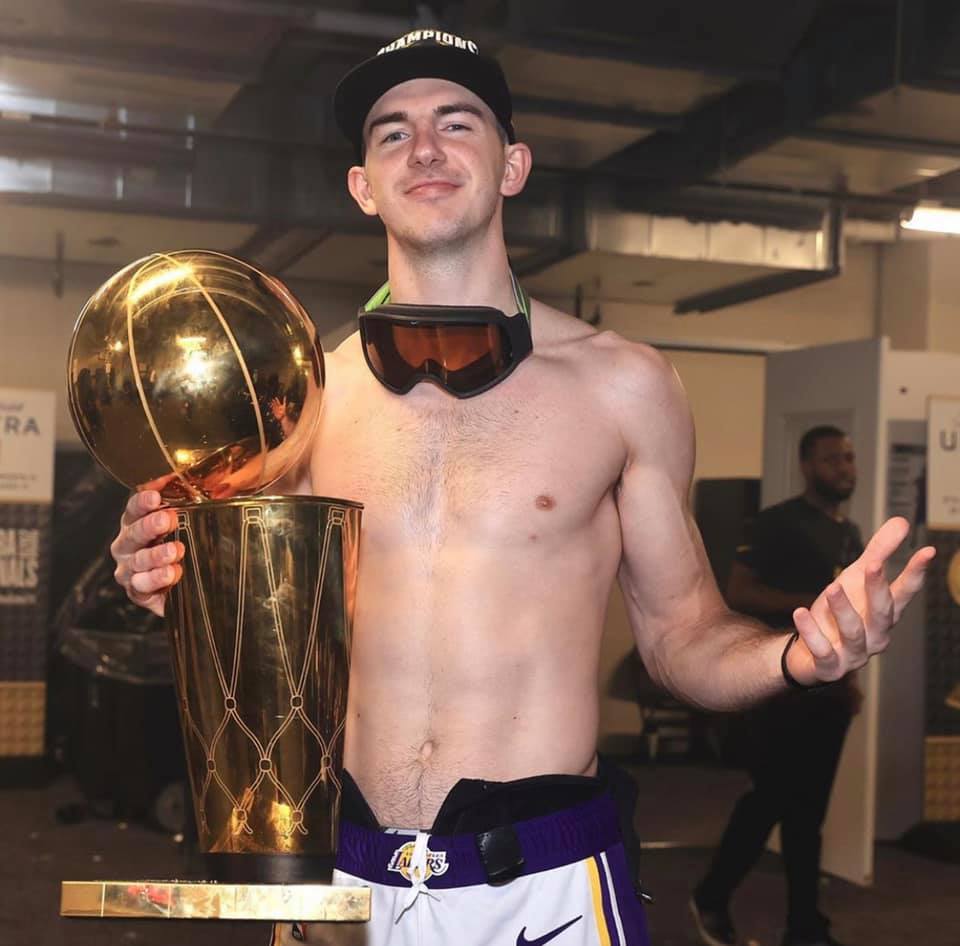 From undrafted to 2x NBA Champion 🏆 

RT TO CONGRATULATE ALEX CARUSO 💍