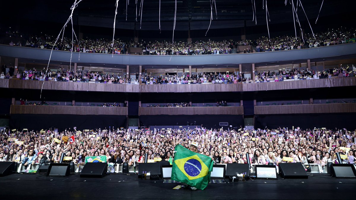 babyeolliee's tweet image. Nós e Baekhyun somos todos brotinhos de feijão plantados nos mesmo copo com algodão 🌱💕

20250614~15 ㅡ Reverie Tour São Paulo ✨️