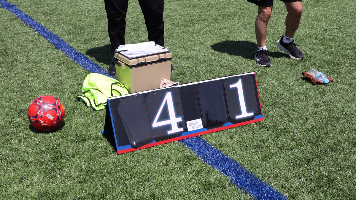 YamaUni_PR's tweet photo. おはようございます！
6月21日(土)は、ヴァンフォーレ甲府主催
スポンサー交流ミニサッカー大会に参加しました✨

天気にも恵まれ、サッカーを楽しむことができました😊
惜しくも決勝１回戦敗退となってしまいましたが
みんなで一致団結して試合に挑めたことが嬉しかったです🌸

#vfk #サッカー #山梨 https://t.co/qWYAeGzErS