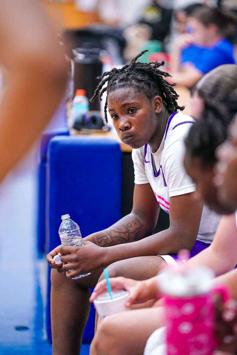 I challenged 2027 Mimi Ross this weekend at Embry Riddle Team Camp. Gave her goals each game: get her teammates involved early and often, rebound, get paint touches, while also tracking possessions that she took “off”…the result: Effective and efficient basketball.