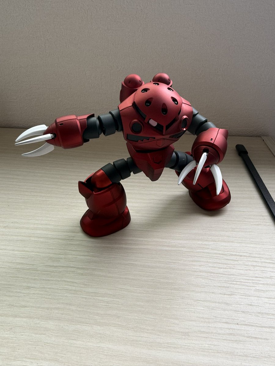 St657673539175's tweet photo. 1/144 シャア専用ズゴック全塗装です

つや消しキャンディー塗装で仕上げてみました
腕のメガ粒子砲に手芸屋で買ったつぶし玉なる物を接着　
カッコ良いんじゃないでしょうか
バンザイさせたら　釣られたザリガニみたい https://t.co/nGdapAtqJt