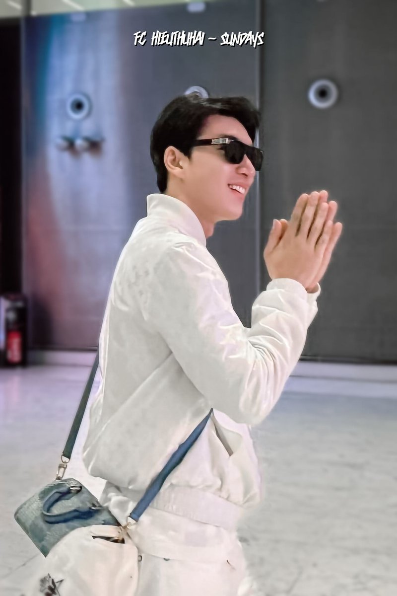 GiveHieuAHug's tweet photo. HIEUTHUHAI has arrived in Paris 🇫🇷, ready to embark on a new journey at the Louis Vuitton Men’s Spring-Summer 2026 Show.
A new step, a new experience — thank you all for always supporting and walking alongside him. Let’s see what surprises await! 
Cre: FC HIEUTHUHAl - SUNDAYs
#HIEUTHUHAI #LVMenSS26