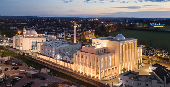 VoiceOfIslamUK's tweet photo. The Ahmadiyya Muslim Community is a community of Muslims who believe that Mirza Ghulam Ahmad of Qadian (upon whom be peace)(1835-1908) was the Promised Messiah &amp; Imam Mahdi.

Tune in now as we trace the history of Ahmadiyya mosques in the UK.

Listen back: https://t.co/seIRNAV2xR https://t.co/m7JqqBymVZ