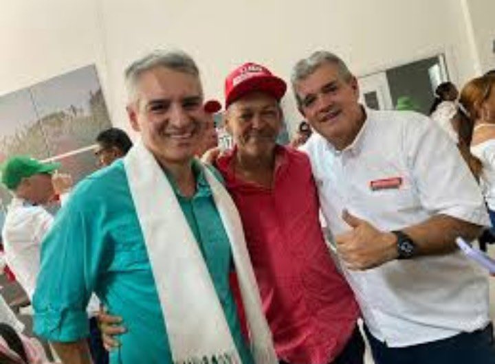 Sandra Chindoy (@sandra_chindoy) on Twitter photo 🔴Por qué el gobernador de Antioquia <a href="/AndresJRendonC/">Andrés Julián</a> y el alcalde de Medellín <a href="/FicoGutierrez/">Fico Gutiérrez</a> no han dicho nada del presunto robo de los $16 mil millones de la Lotería de Medellín? Se les cayó el Internet? No quieren hablar de sus fichas políticas y amistades involucradas? 👇🏽👇🏽 🔴Por qué el gobernador de Antioquia <a href="/AndresJRendonC/">Andrés Julián</a> y el alcalde de Medellín <a href="/FicoGutierrez/">Fico Gutiérrez</a> no han dicho nada del presunto robo de los $16 mil millones de la Lotería de Medellín? Se les cayó el Internet? No quieren hablar de sus fichas políticas y amistades involucradas? 👇🏽👇🏽