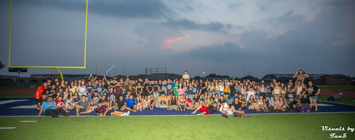 Senior Sunset photos! Click on the link below!

tan5.passgallery.com/-seniorsunset2…
<a href="/SamRayburn_HS/">Sam Rayburn High School</a>