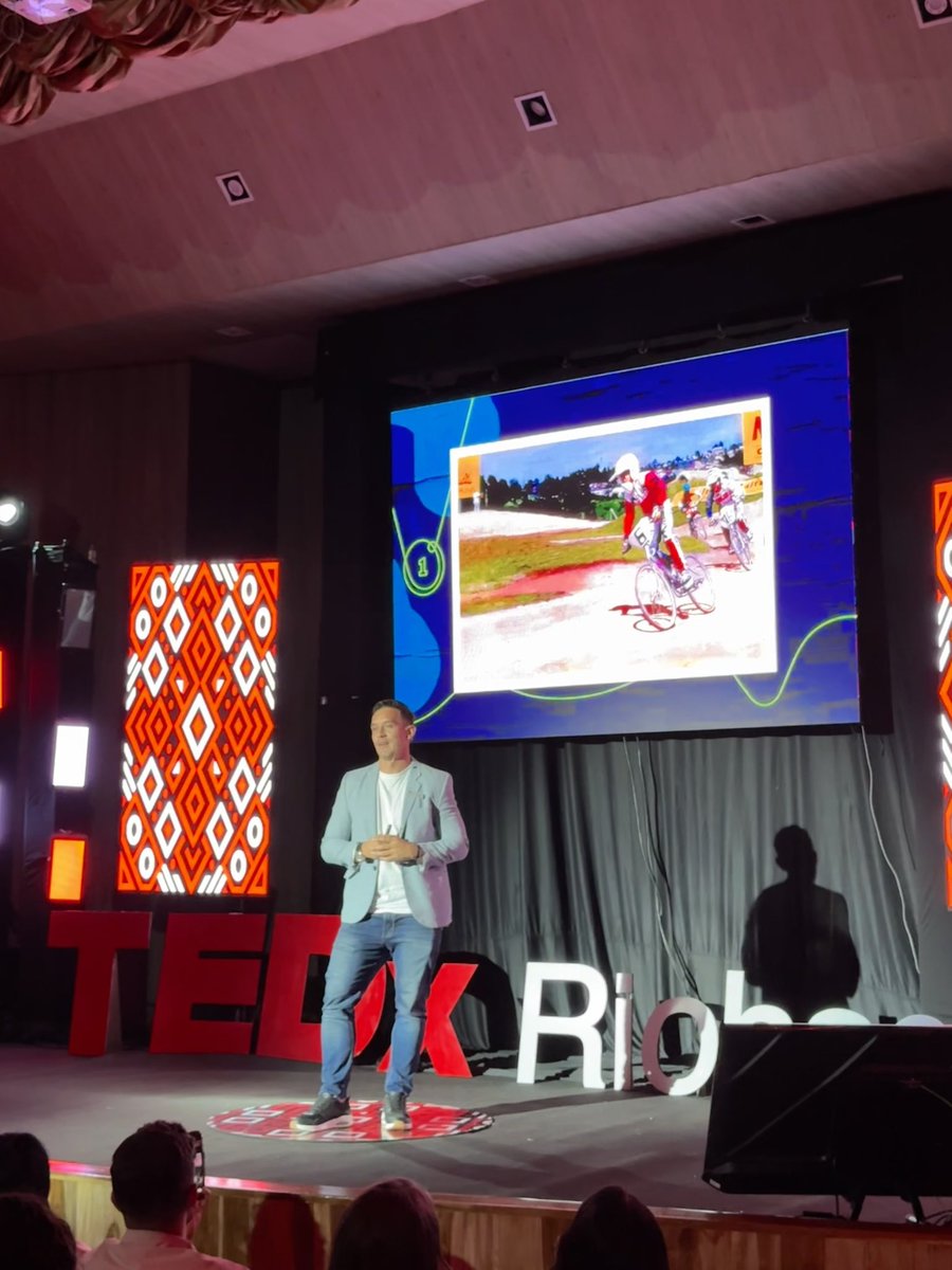 ¡Inspiración en dos ruedas! 🚴‍♂️🏅
Carlos Oquendo <a href="/okendobmx/">Okendo</a> medallista de BMX, habló sobre la importancia de los objetivos y el enfoque personal.
 
"No debo compararme con nadie"✨

Un mensaje poderoso sobre la autenticidad y el enfoque en nuestros logros.
#TedxRiohacha #TedTalks