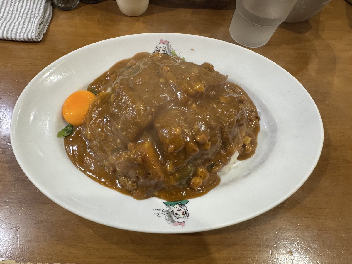 oyapoya's tweet photo. 昼ごはんは秋葉原の日乃屋カレーさん🍛
東京来た時はできるだけ来るようにしてて、10年越しでようやくスタンプ溜まったので、
カレー無料＋トンカツ＋ほうれん草で美味しく頂きました😋 あまり行きつけの店とかないけど、ここだけはいつも来たくなる😆
また来ます👍 https://t.co/9ZffbwXjEj