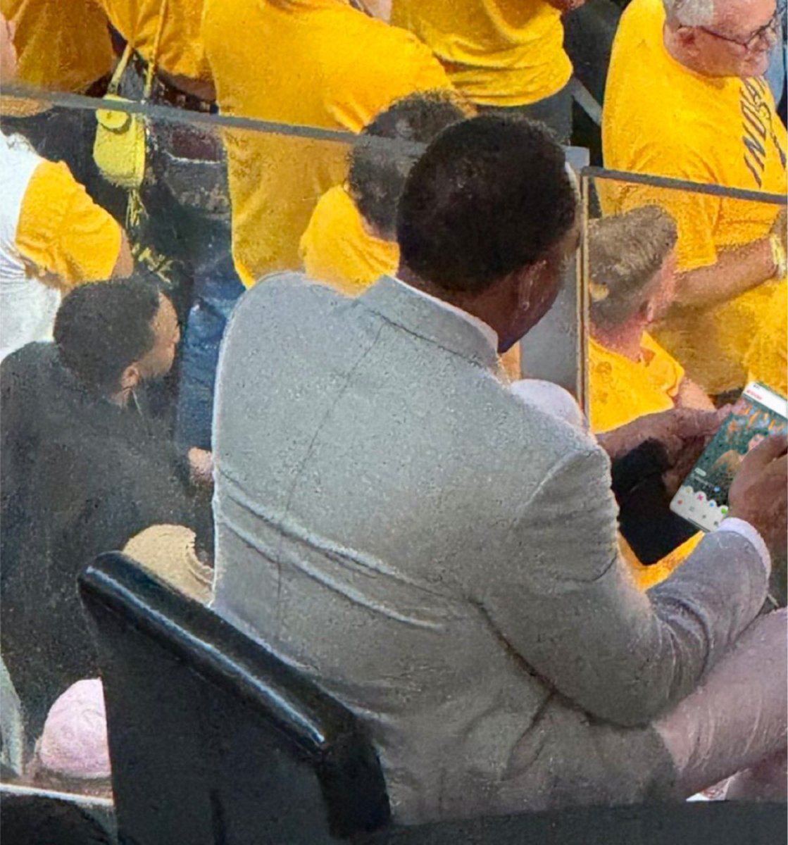 Stephen A. Smith caught swiping on Tinder during Game 7. 💀💀💀