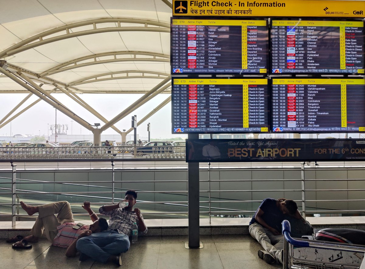 全球多家航空公司停飞中东航线】由于俄乌战争导致俄罗斯和乌克兰领空关闭，中东空域在连接欧洲和亚洲的航班中变得尤为重要。 新加坡航空周日取消了从新加坡飞 往迪拜的航班。英国航空公司也在周日取消了往返迪拜和多哈的航班。美国航空暂停飞往卡塔尔的航班。 详情：https ...