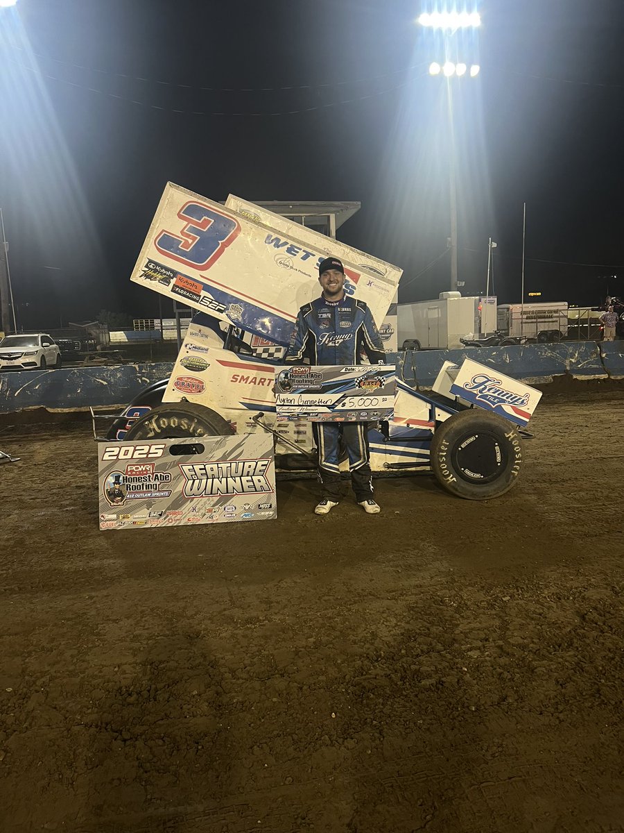 Ayrton Gennetten pulls off the win at the Terre Haute Action Track with the POWRi Honest Abe Roofing 410 Outlaw and FAST on Dirt Sprints! Joe B. Miller keeps the points battle tight with a second-place run, and Kelby Watt rounds out the podium in third.