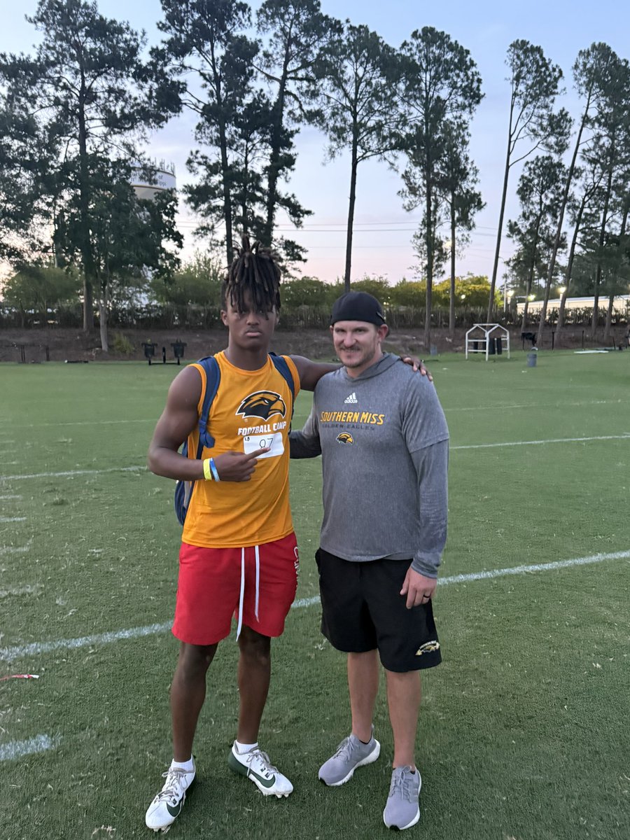 EthanHook21's tweet image. Had a great time @SouthernMissFB this weekend!! I was honored to be re-offered by @coach_semore
@CoachHuff
@TellyLockette
@CoachAlecBrown
@JackJacoby17
@JerryRecruiting
@CoachMurray_Z6
@AHS_BALL
