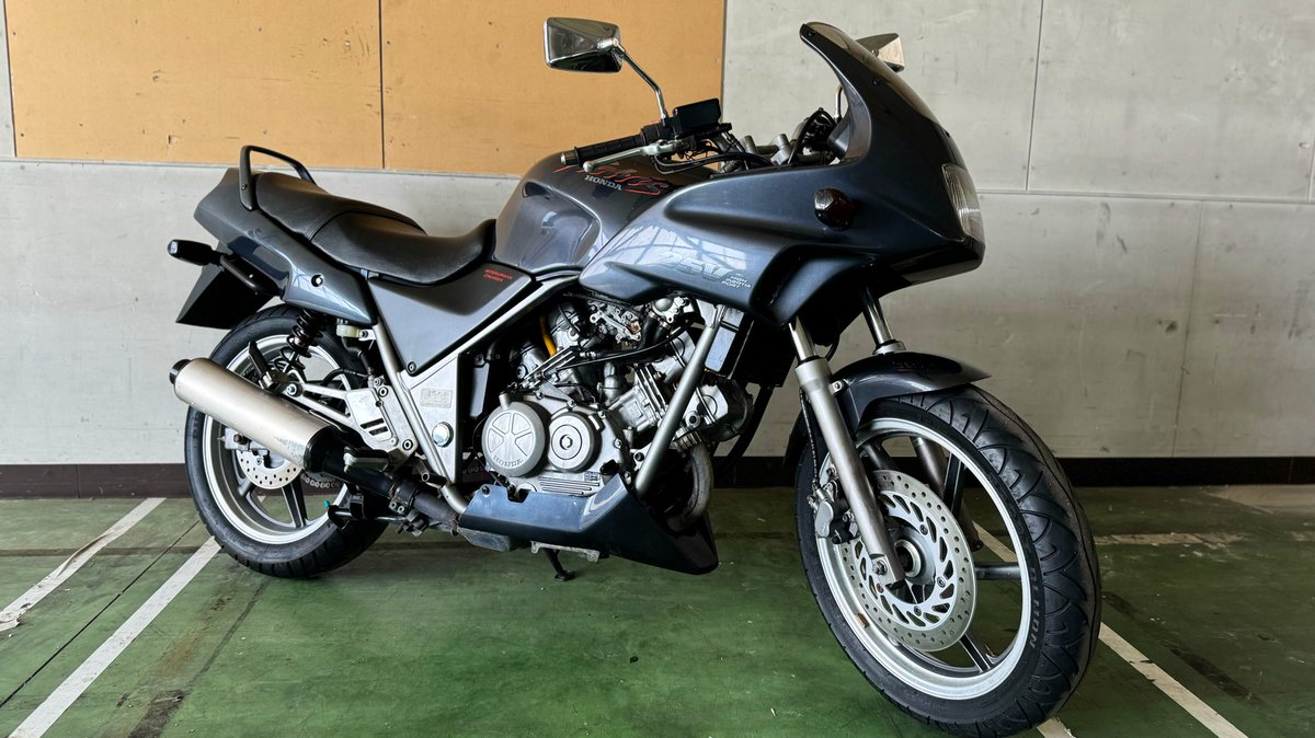 ホンダ ゼルビス 伝統のVツインエンジンを搭載するツアラー🎵 ハーフ