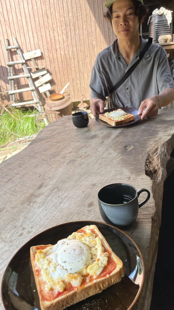 kenjiperm's tweet photo. @camptakany さんが村へキャンプに来てくれた。住居サブスクや車中泊でアドレスホッパーを実践する彼は常に拠点を変えて旅をしている。

340kmに渡るアメリカのジョン・ミューア・トレイルを3週間で踏破したかと思いきや、先月は四国88ヶ所のお遍路旅（1400km）を45日間で終えてきた。コメントへ続く https://t.co/m4XwZ1xF0l