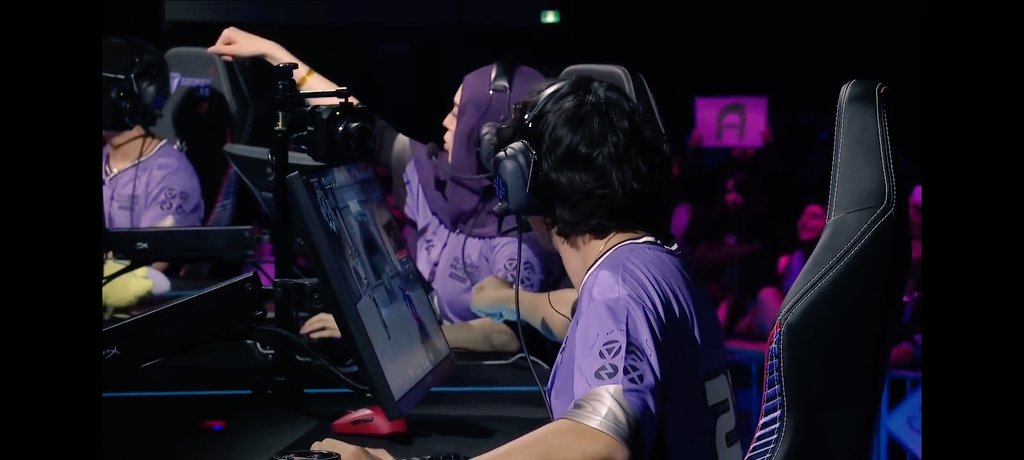 dark_adaptor09's tweet image. The GREATEST OF ALL TIME and there's TenZ beside her waiting for a fist bump 🥺🥹🤩😭