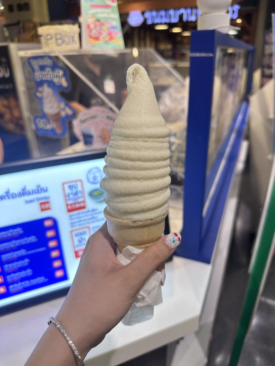 TQenX2_'s tweet photo. ไอติมน้ำเต้าหู้ ร้าน dou โคนละ 19 บาท หวานน้อยมาก ๆ (แทบไม่หวาน) เกล็ดๆฟีลสลัชชี่ เจอที่เซนพระราม 3 https://t.co/6640bvTxF4