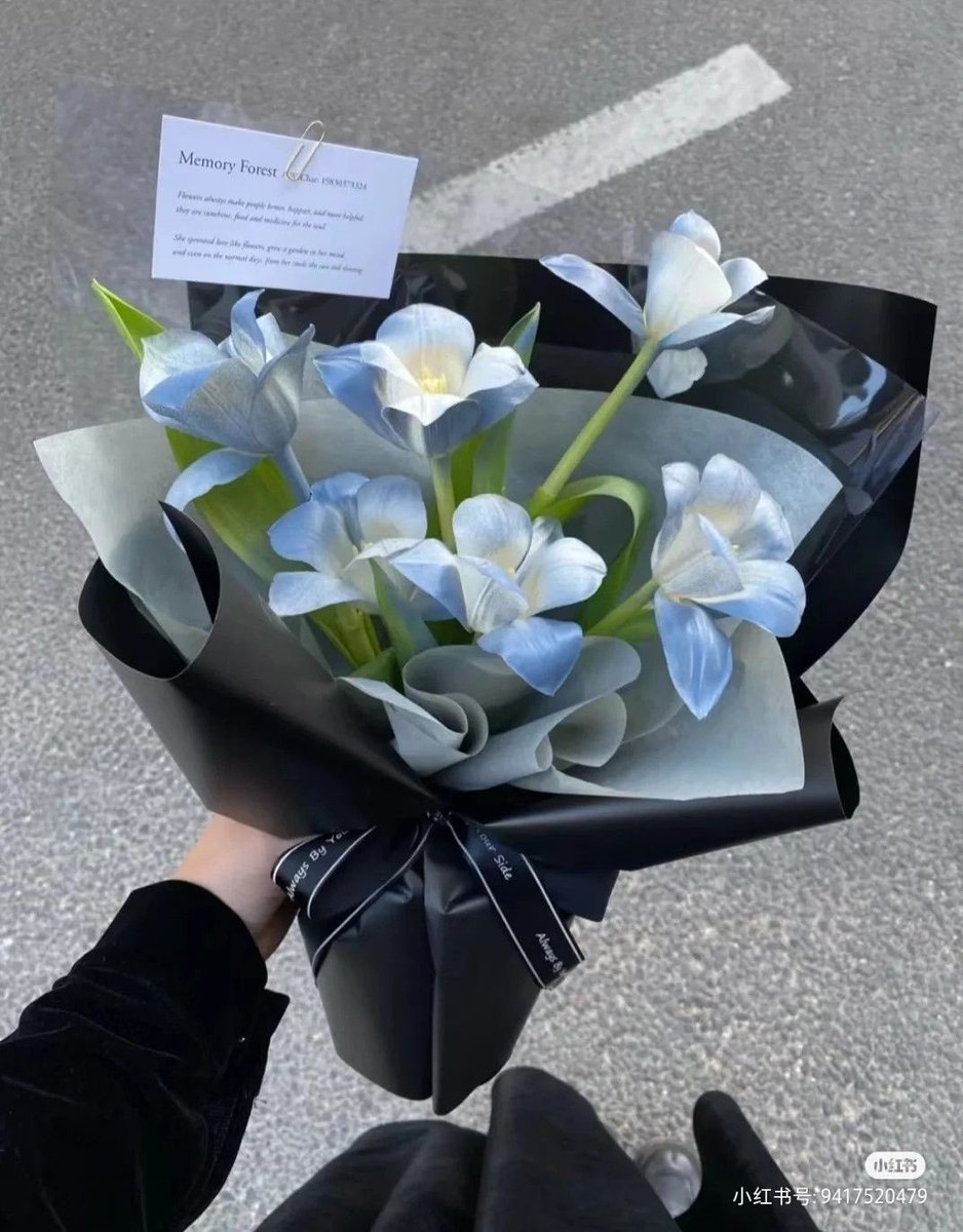 i3Moment's tweet photo. Blue Tulip bouquets https://t.co/3oqt9p1IBI