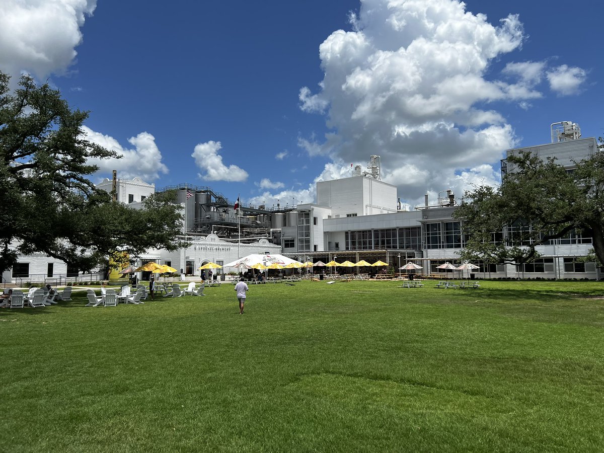 BrosBeerGuide's tweet image. Made it to @ShinerBeer today for the first time ever !  Iconic brewery and what a great day.  Nothings finer than a Shiner !  #shiner #beer #beers #Texas