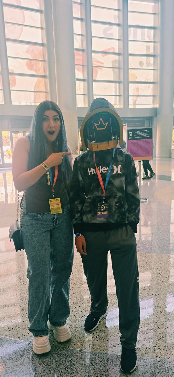IRL HOOD OF CHAMPIONS?!?!?! Soooooo cool!! I was VERY impressed... coolest thing I saw at VidCon! 💜