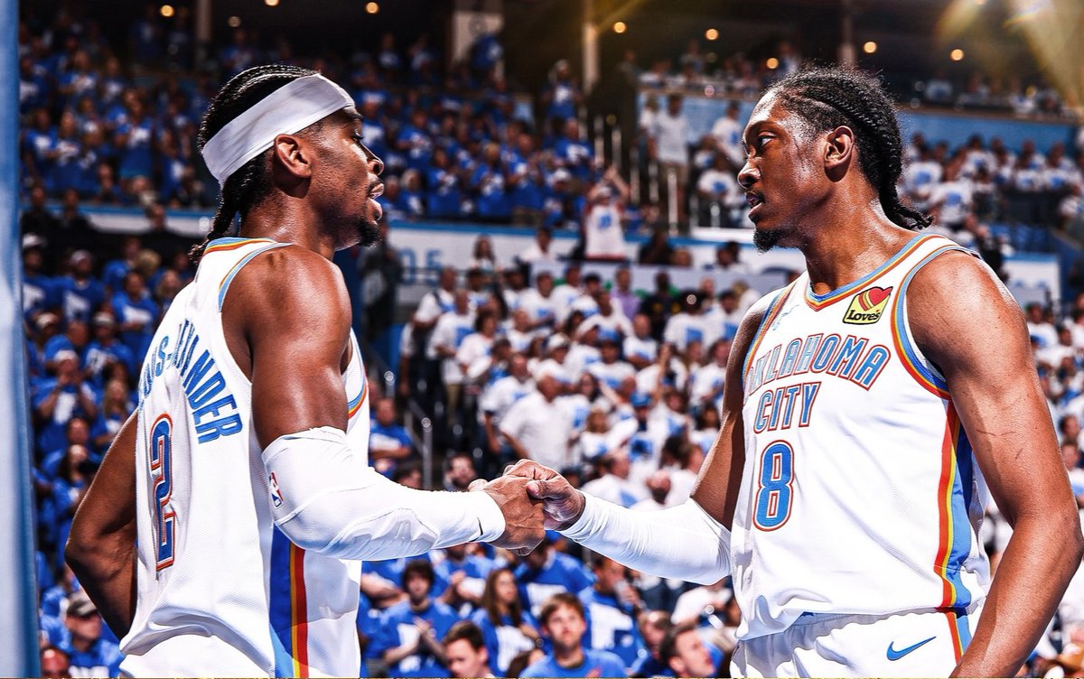 Campeones de inicio a fin. Un vestuario casi de guardería, con alma de equipo universitario, que ya conoce la cima.

En plena era del triple, donde tan complejo es defender... ese sistema proactivo, por tramos caníbal, crea un punto de inflexión.

Y, claro, estas dos bestias.