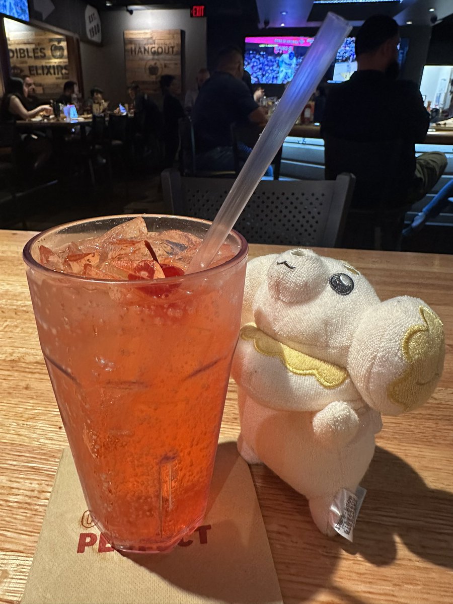 cicimagica's tweet photo. Thirsty boi https://t.co/agiveyiHI0
