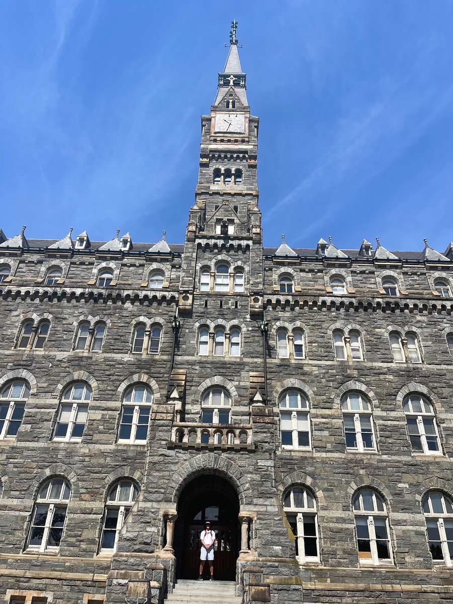 JustinLee_77's tweet photo. I enjoyed seeing the beautiful campus of Georgetown today! Thank you @FrangioneNatale for giving me an excellent picture of campus life and @CoachRamey_ for encouraging me to visit. https://t.co/kOfw2gQ9vA