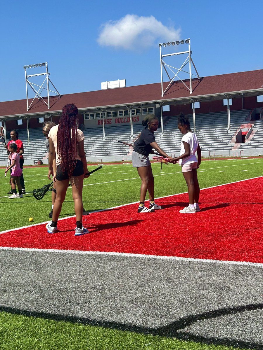 bosse_lax's tweet photo. Planted seeds for the future at our clinic yesterday! Grateful for our alumni who came to pass on their love of the game to the next generation! We really loved seeing our youngest future Bulldogs picking up sticks for the first time! #BHSLax 🥍 #DayByDay 💪🏾 https://t.co/ziEITmWurx