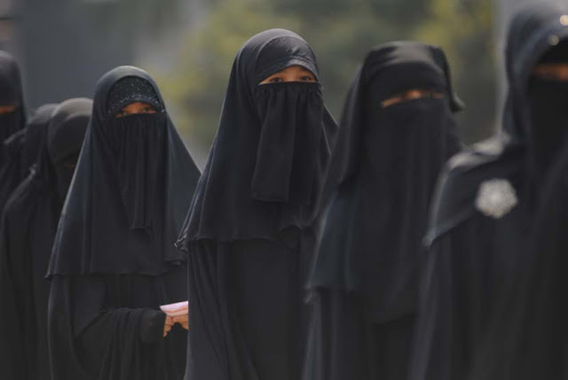 republikwarkop's tweet photo. @tanyarlfes Dunia Islam Radikal identik dengan Teroris?Bom Bali 1, Bom Bali 2,Bom Malam Natal, Bom Gereja tidak terhitung dilakukan atas dasar kebencian terhadap kafir.Fakta persidangan Imam Samudera,Amrozi cs pelaku Bom Bali dengan terang benderang bersaksi melakukan bom atas nama agama. https://t.co/RHsgM7p9VB