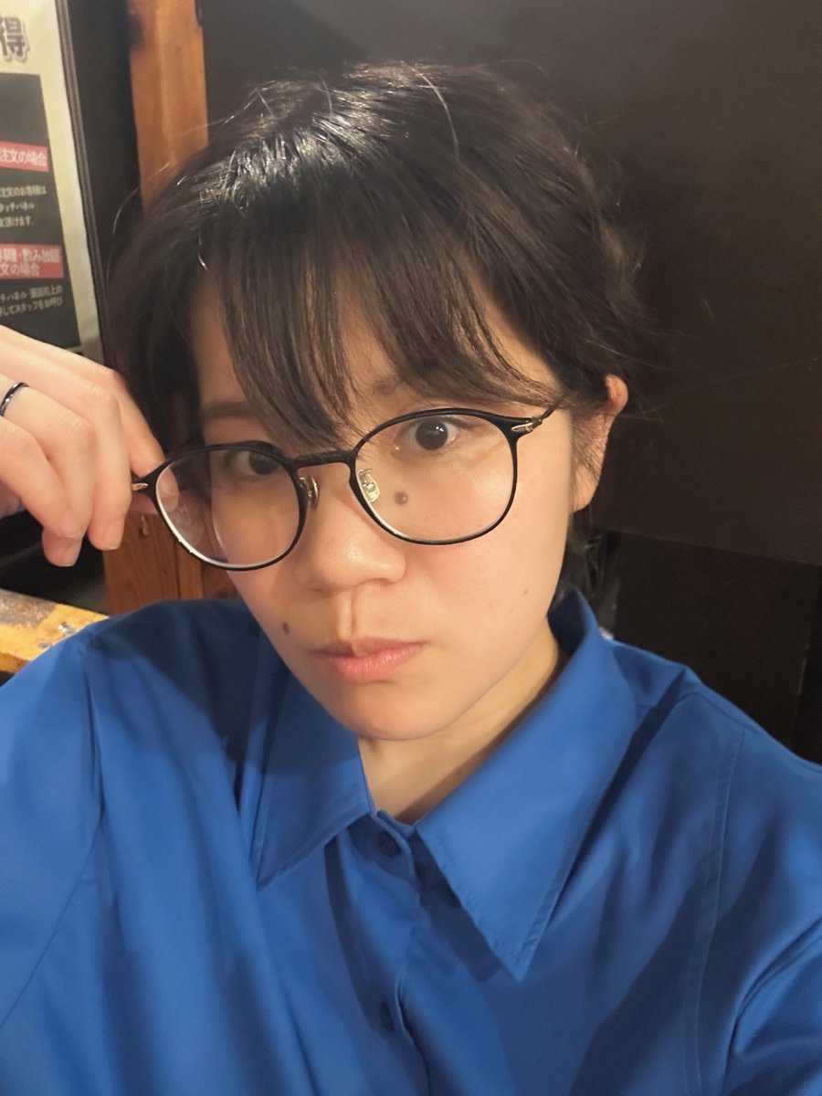 おはようございます☀

週末2日間はずっと照明スタッフしてたので、眼鏡モードでした💙

月曜日、週はじまり、今週も頑張っていきましょう！！