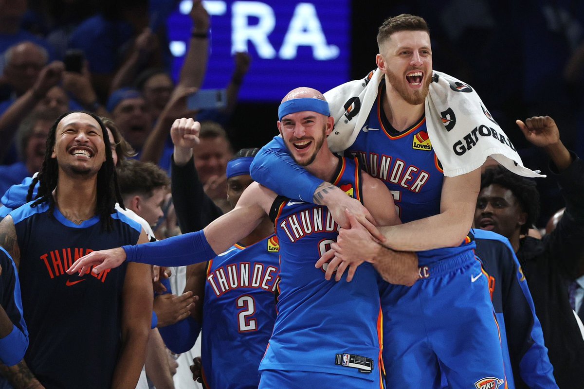 B24 Dunk tweet media