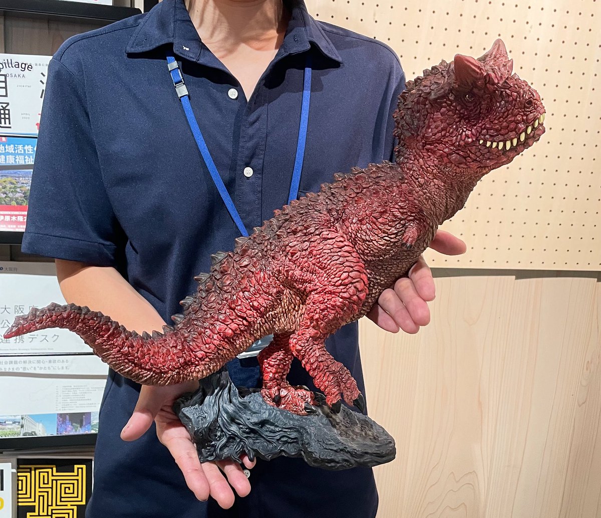 ◤ ねんど星人による カルノタウルス販売中