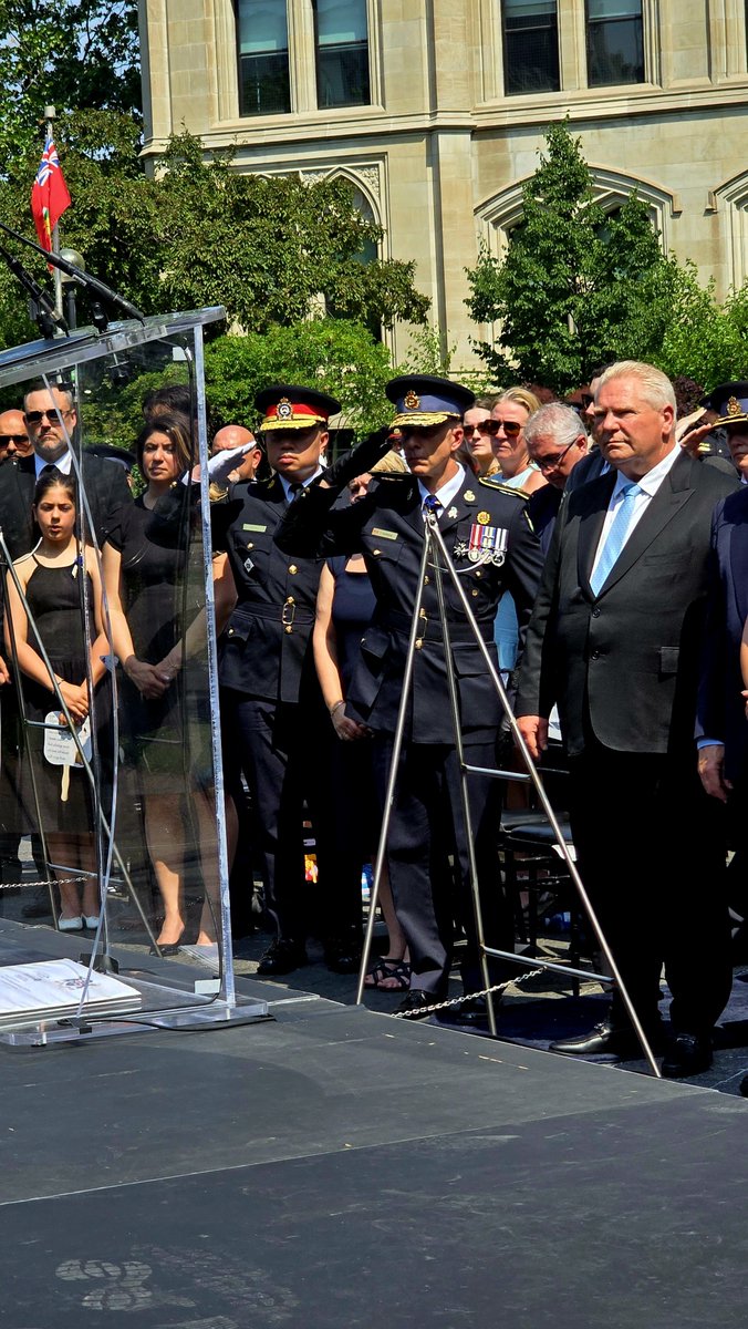 LPSChiefTruong's tweet image. This morning was the second Ontario Police Suicide Memorial. Police services from across the province came together to honour those we have lost to suicide because of the toll this profession can take, and to support the families who carry that loss every day.
Our members from…