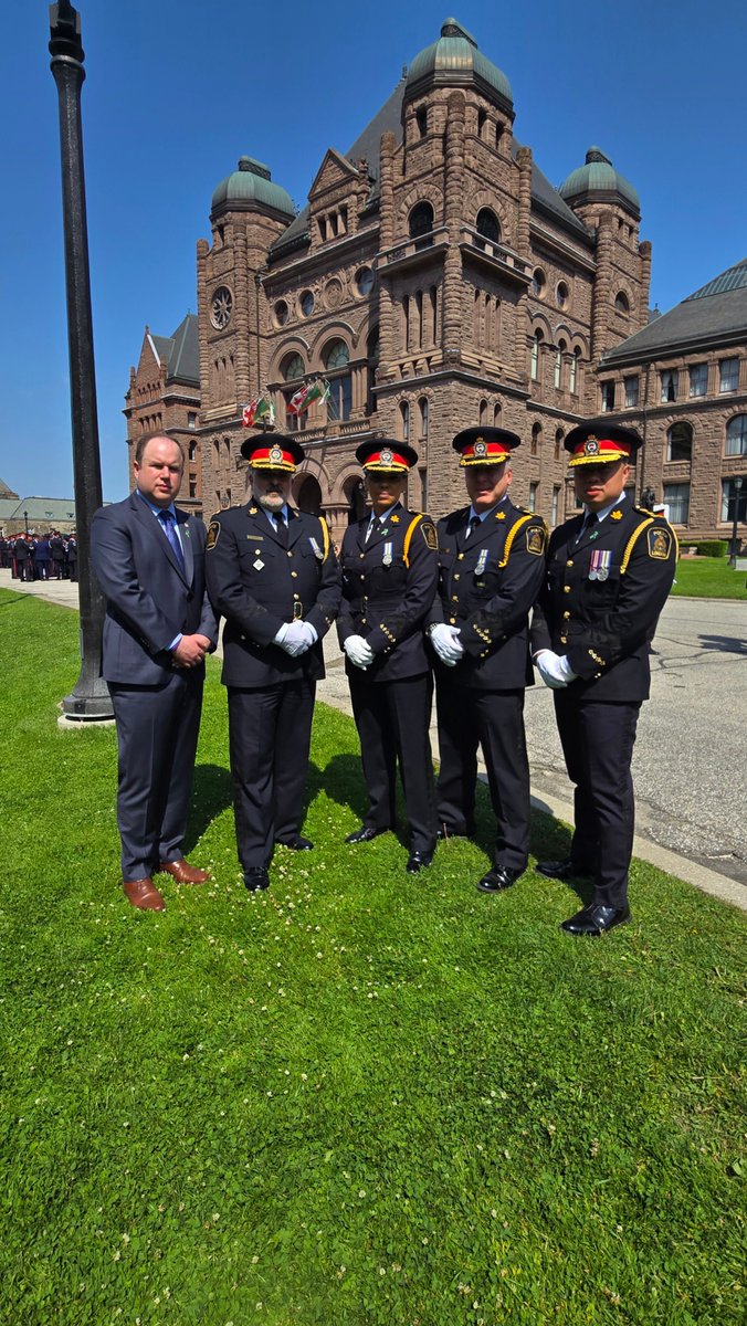 LPSChiefTruong's tweet image. This morning was the second Ontario Police Suicide Memorial. Police services from across the province came together to honour those we have lost to suicide because of the toll this profession can take, and to support the families who carry that loss every day.
Our members from…
