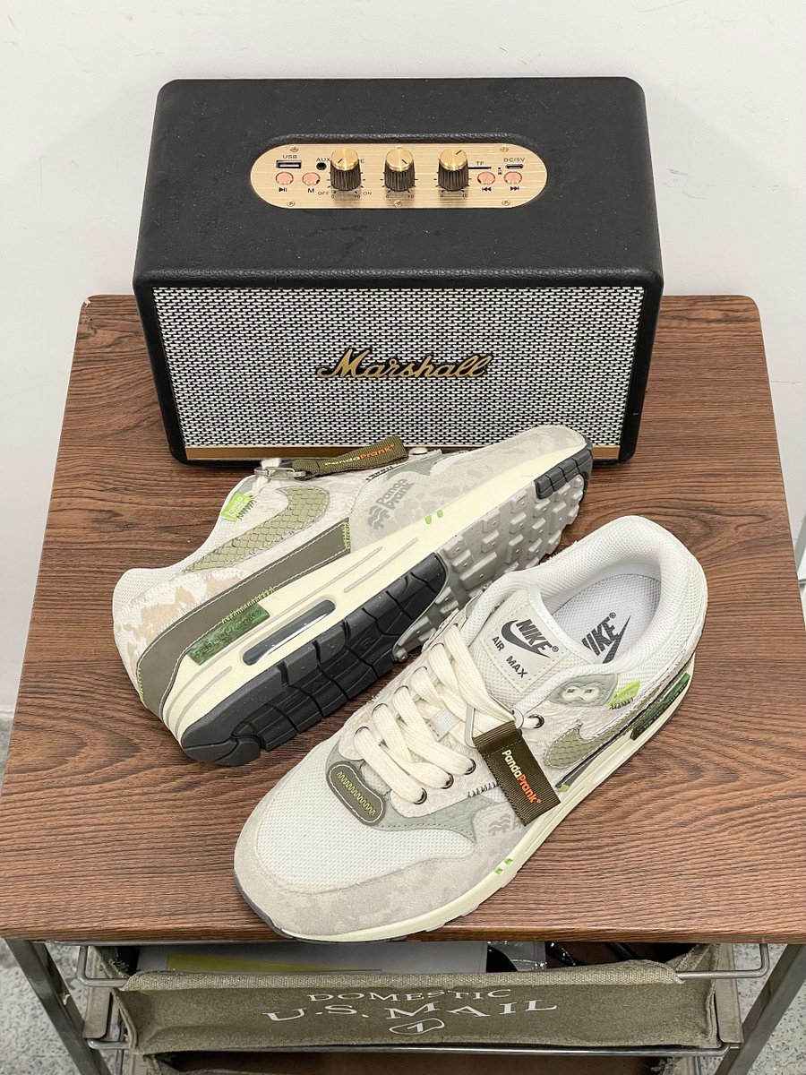 PandaPrank_WW's tweet photo. Custom handmade sneakers inspired by nature.

#PandaPrank #customsneakers #sneakers #sneakeraddict #sneakerhead #kicks #handmade #Jordan #Nike https://t.co/lqExZhs483