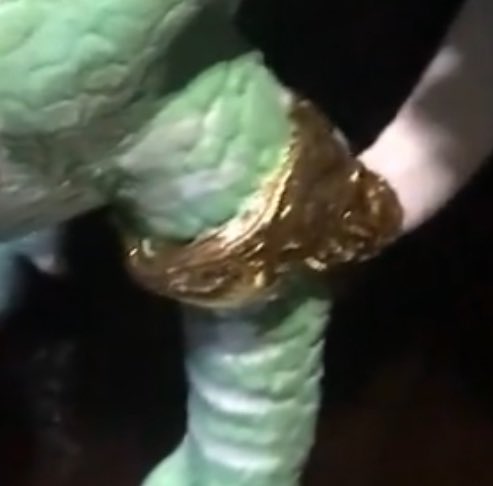bluebayleaf's tweet photo. Not sure if you can see it but the tail and arm pieces also have intricate details
I can't take photos of it now because the sculpture is no longer with me 😔 https://t.co/Z4tFuNd7s2