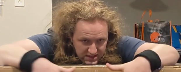 I hate the pause button...TF am I LOOKIN AT??