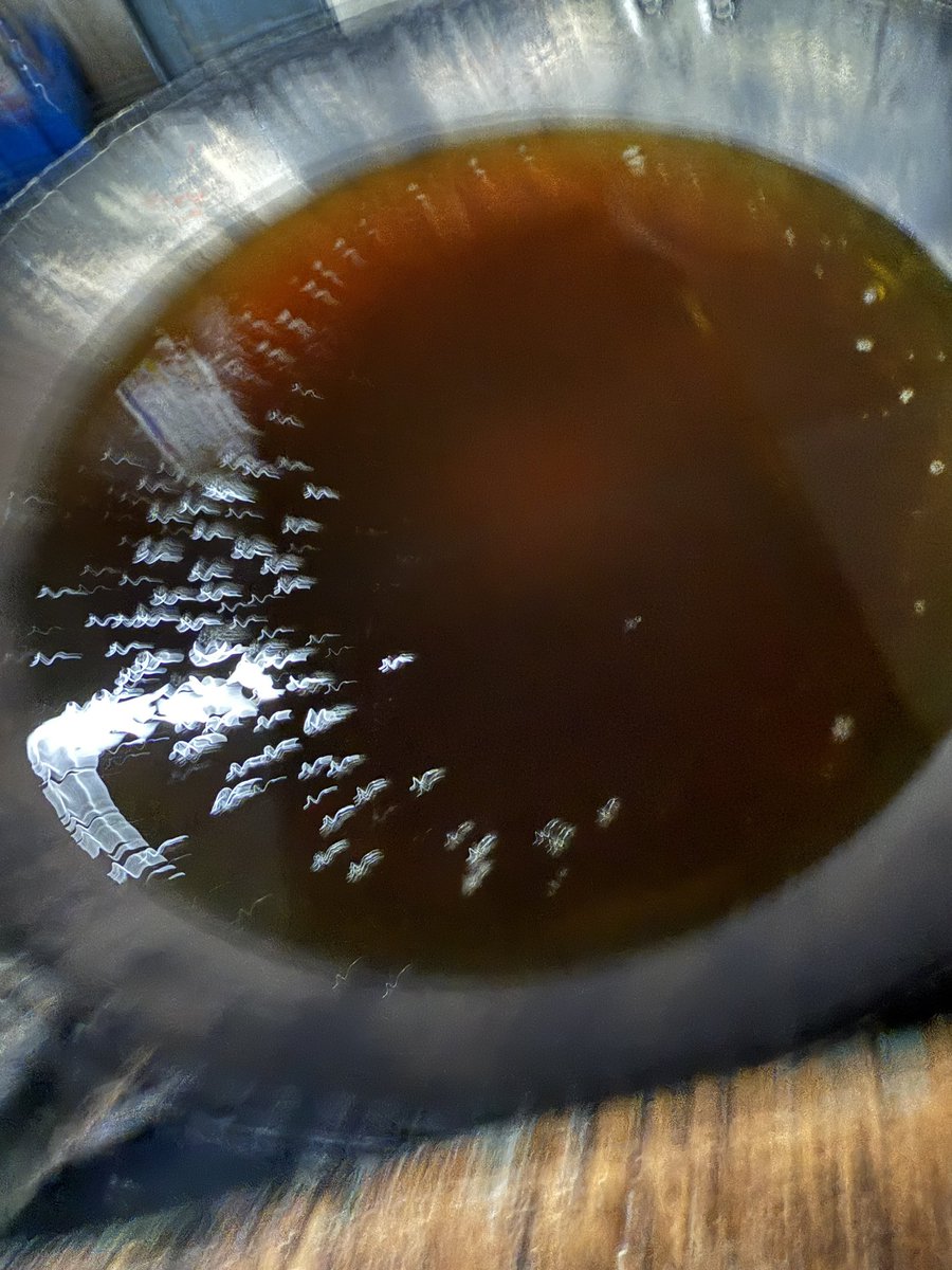 DietDrsayajirao's tweet image. ⚠️ That brown cooking oil at your favourite street food centre….
It’s a toxic soup that can:
🔥 create toxins aldehydes
💥 Trigger inflammation 
💔 Raise risk of heart disease &amp;amp; cancer #HealthWarning
