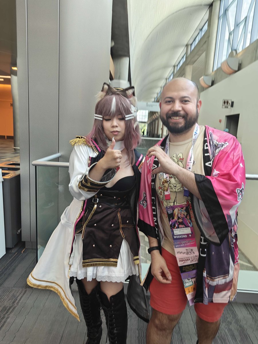 I got my second chance to pose with Airi! She didn’t ignore me this time, but…

#MemeRi
