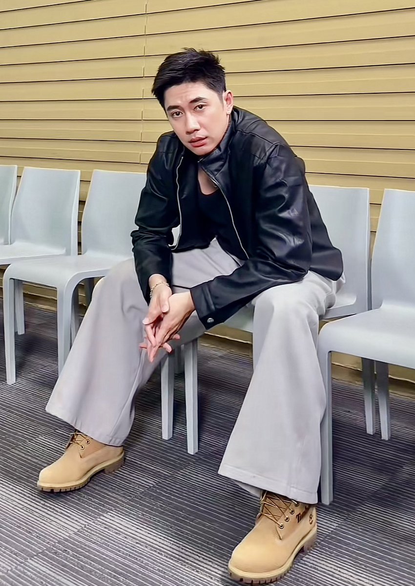 SompongPas38769's tweet photo. ตั้งแต่ได้รู้จักกับผู้ชายคนนี้ ชีวิตชั้นมีค่าขึ้นมาเย๊อะเลย ไหนจะค่าตั๋วเครื่องบิน ค่ารร.และอื่นๆอีก แต่ค่ามากสุดก็งานนี้แหละ เฉพาะค่าตั๋วไป กลับก็เกินครึ่งแสนแล้ว เพราะจองใกล้วันเดินทาง ขอบคุณช่องวันที่เพิ่งประกาศ  #แจมรชตะ #ฆาตกรรมจำไม่ได้ https://t.co/UAGkEStvrr