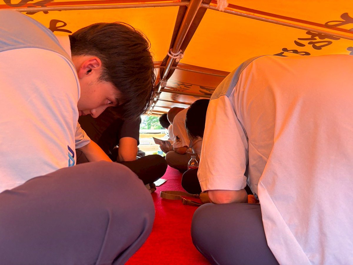 🔵ブルテオン情報🔵
バレーボール教室 in 松江
かねちの旅フォト📸

松江城のお堀を舟で周る、堀川めぐりを体験させていただきました🚤
ありがとうございました✨✨
#金田晃太朗 #白澤健児 #行武広貴
#大阪ブルテオン
#OSAKABLUTEON