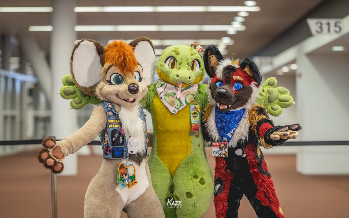 Stay safe while fursuiting with our Headless Zones starting Thursday! #Anthrocon #AC2025

💛 Near Main Events
💛 Dealers Room near Charity Booth
💛 Westin 3rd Floor near Allegheny Ballroom
💛 DLCC Street Level in East Lobby
💛 Block Party near Courtyard (Saturday only)

📸 Kaze