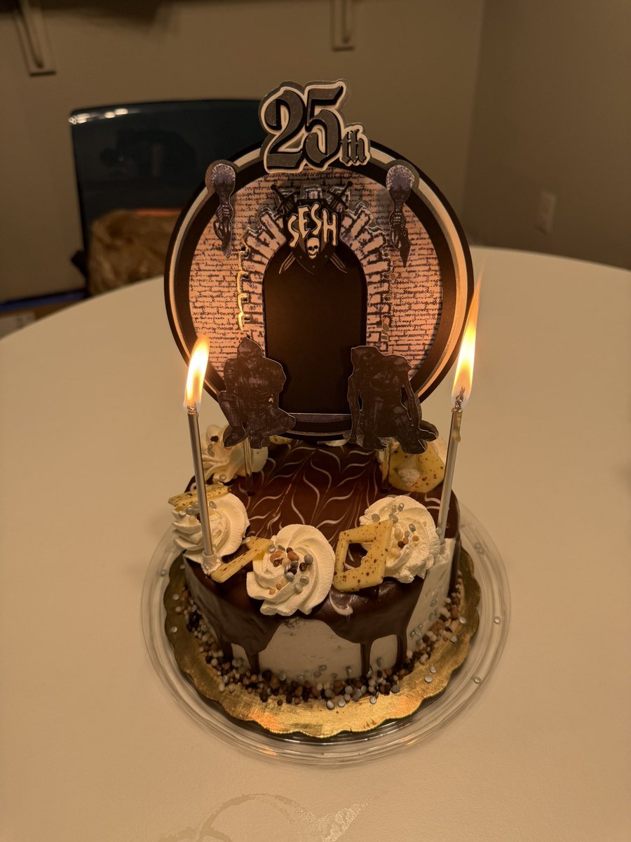 SESH TILL I REST. Shoutout my beautiful girlfriend for making me this amazing cake 🖤