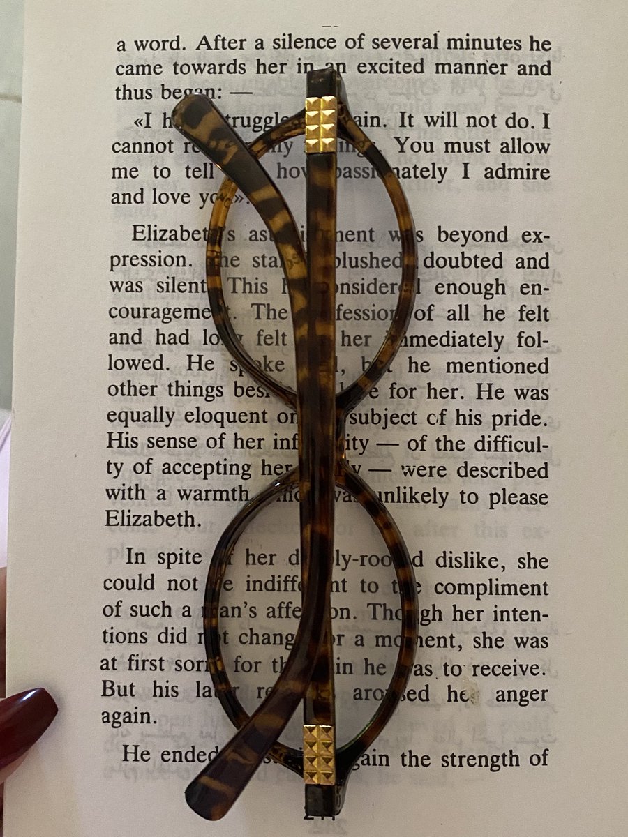 صباح بعنوان ⸻ نسيت النوم و احلامه 
نسيت لياليه و ايامه