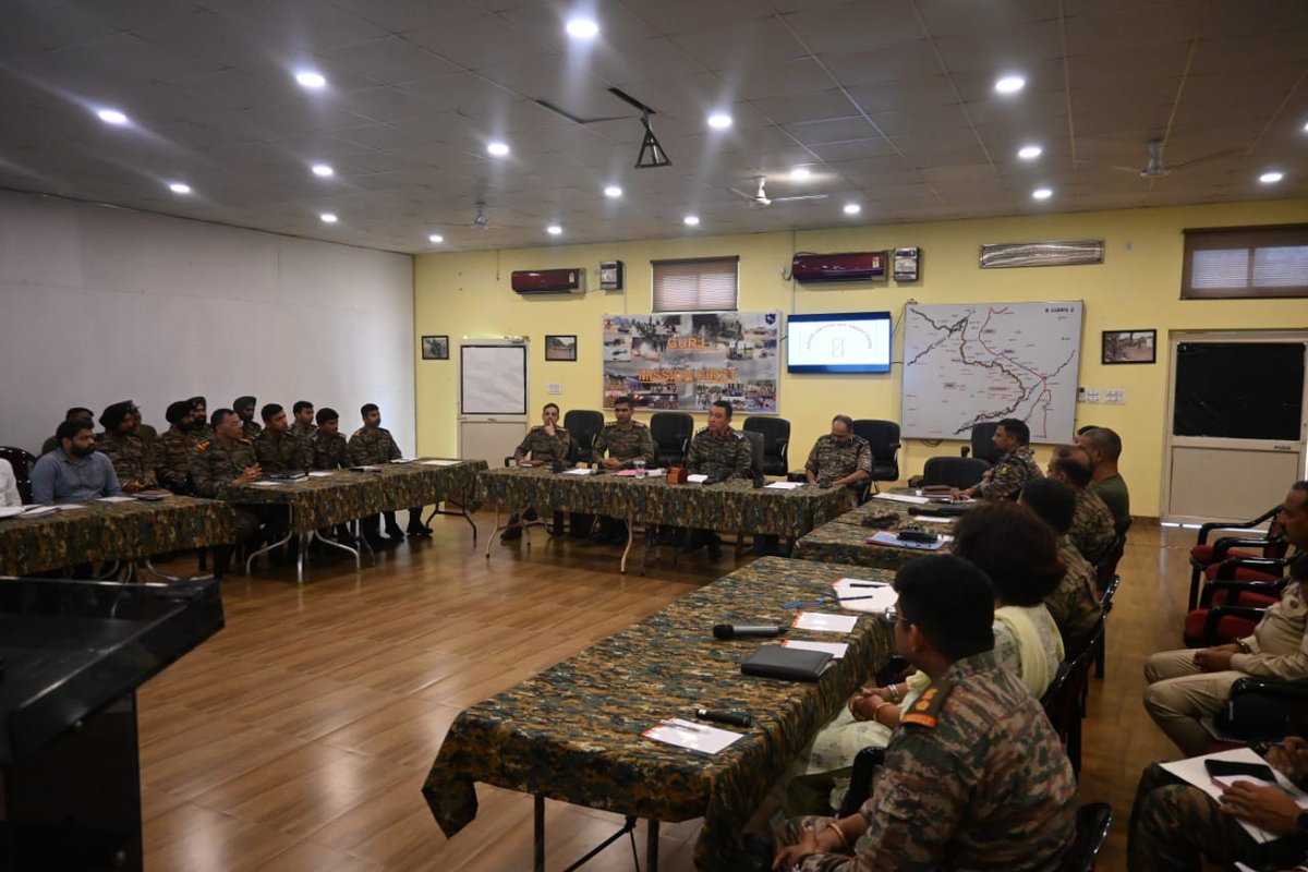 RisingStarCorps's tweet photo. #StrongAndCapable

#GurjDivision conducted a Table Top Exercise with civil administration and Intelligence agencies at Samba to brainstorm various contingencies & boost readiness for Amarnath Yatra & #FloodRelief. Enhancing synergy for swift & coordinated response.

@adgpi
@westerncomd_IA
@prodefencejammu